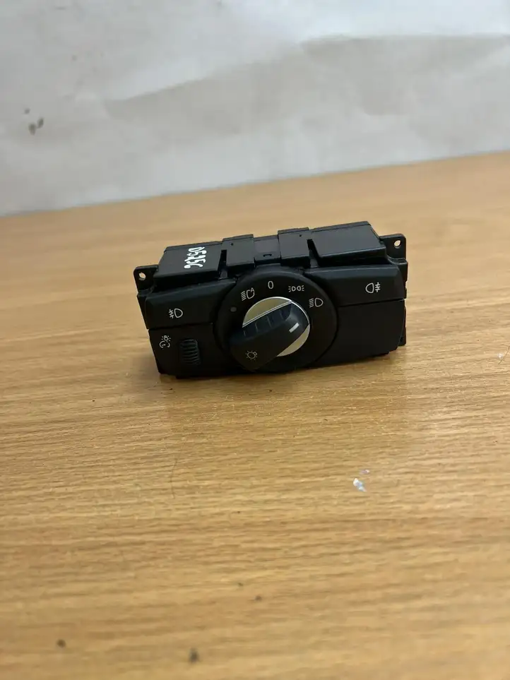 BMW X5 E70 (2006 - 2013) 913472602 Включатель фонарей — фото 1