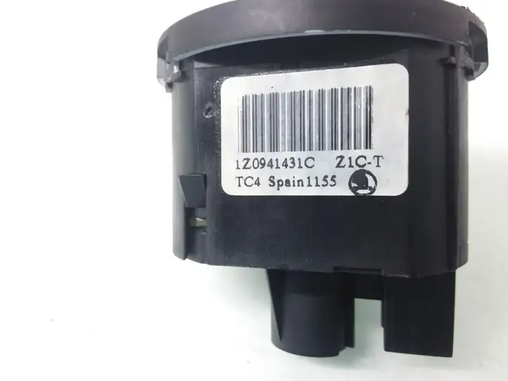 Skoda Octavia Mk2 (1Z) (2004 - 2013) 1Z0941431C Включатель фонарей — фото 3