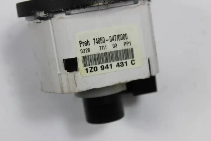 Skoda Octavia Mk2 (1Z) (2004 - 2013) 1Z0941431C Включатель фонарей — фото 4