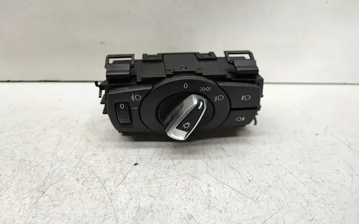 BMW 3 E90 E91 (2005 - 2012) 9169405 Включатель фонарей — фото 1