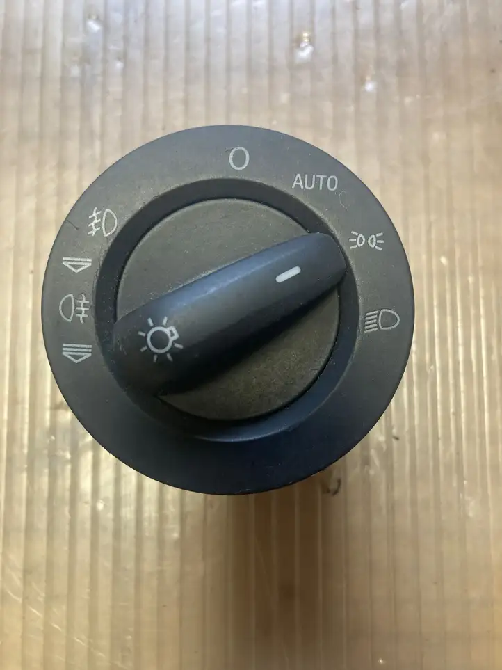 Audi A6 Allroad C6 (2006 - 2008) 4F2941531D Включатель фонарей — фото 1