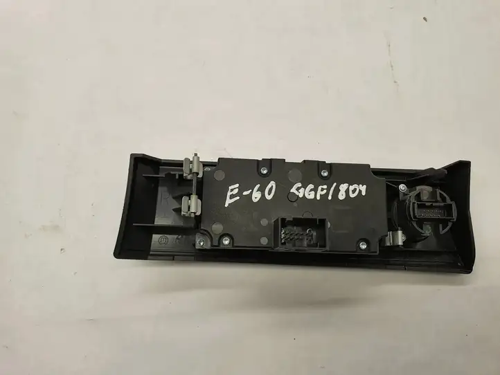 BMW 5 E60 E61 (2004 - 2010) 6988555 Включатель фонарей — фото 2
