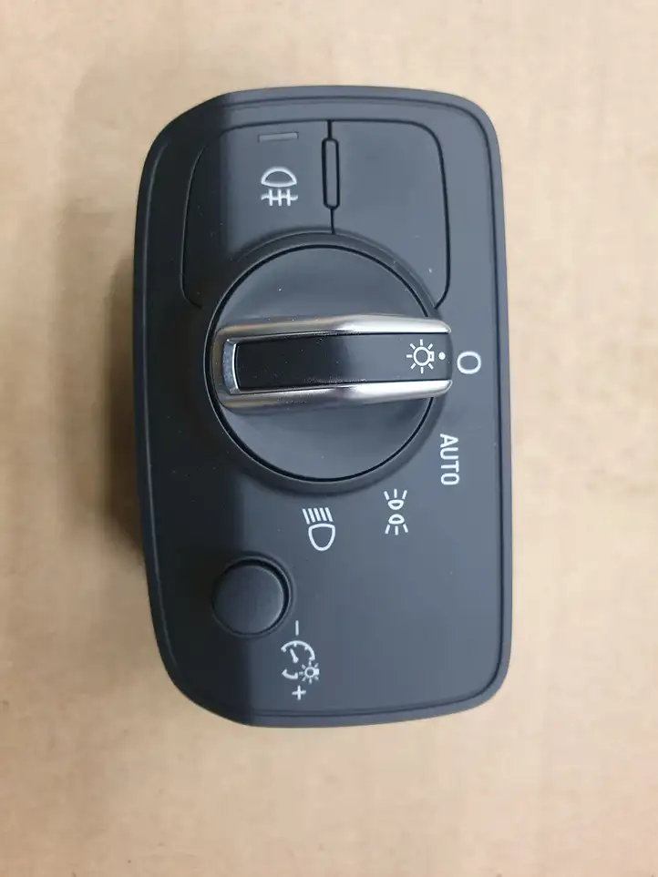 Audi A3/S3 8V (2012 - 2016) 8V0941531AD Включатель фонарей — фото 1