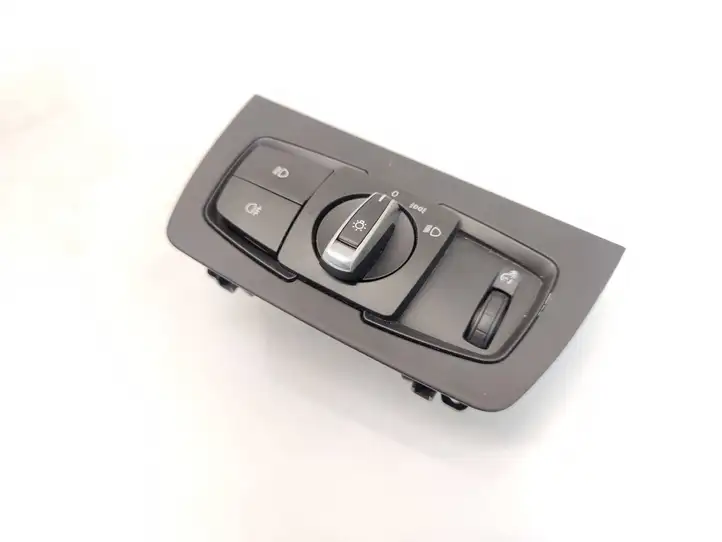 BMW 3 F30 F35 F31 (2012 - 2018) 9265302 Включатель фонарей — фото 1