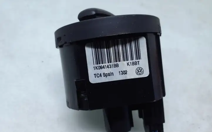 Volkswagen Caddy (2010 - 2015) 1K0941431BB Включатель фонарей — фото 4