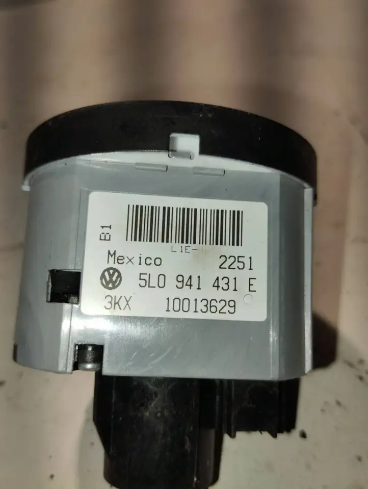 Skoda Yeti (5L) (2009 - 2012) 5L0941431E Включатель фонарей — фото 1