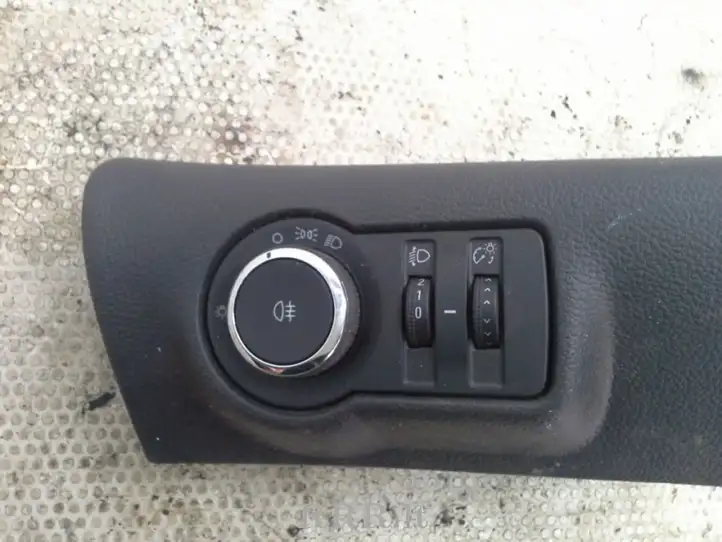 Opel Astra J (2009 - 2012) 13268705 Включатель фонарей — фото 1