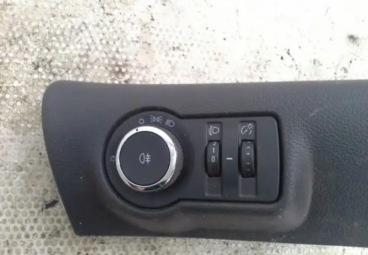 Opel Astra J (2009 - 2012) 13268705 Включатель фонарей — фото 2