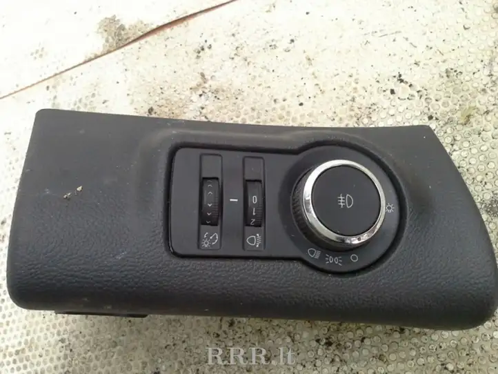 Opel Astra J (2009 - 2012) 13268705 Включатель фонарей — фото 3