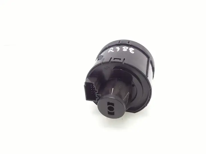 Skoda Octavia Mk3 (5E) (2013 - 2019) 5E0941431D Включатель фонарей — фото 2