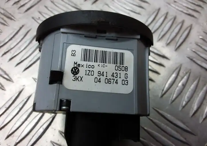 Skoda Octavia Mk2 (1Z) (2004 - 2013) 1Z0941431F Включатель фонарей — фото 7