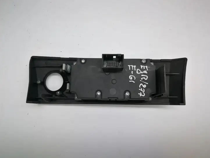 BMW 5 E60 E61 (2004 - 2010) 6953731 Включатель фонарей — фото 3