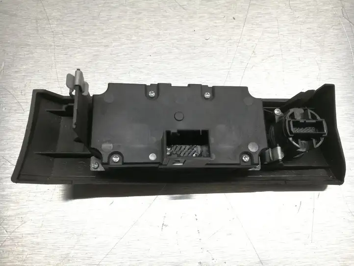 BMW 5 E60 E61 (2004 - 2010) 6988555 Включатель фонарей — фото 2