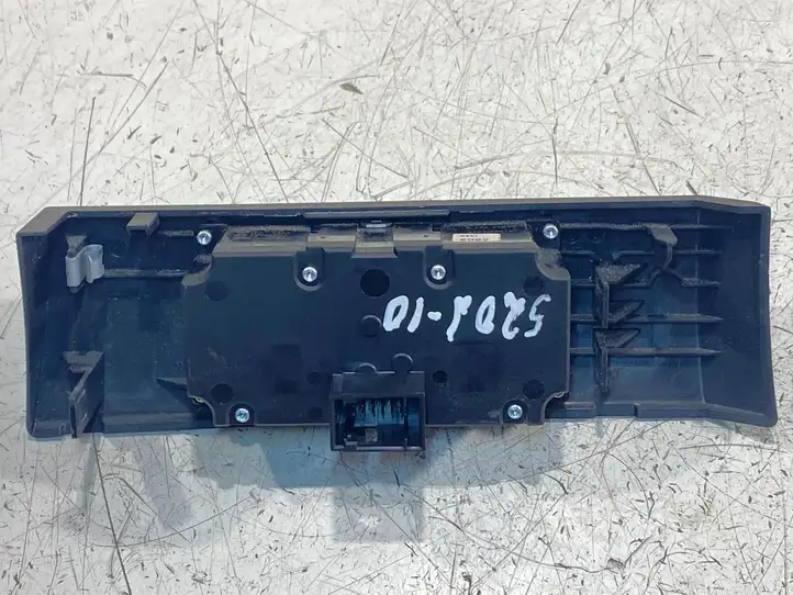 BMW 5 E60 E61 (2004 - 2010) 6988565 Включатель фонарей — фото 2
