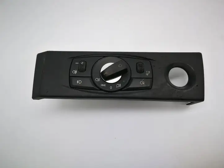 BMW 5 E60 E61 (2004 - 2010) 6988555 Включатель фонарей — фото 1