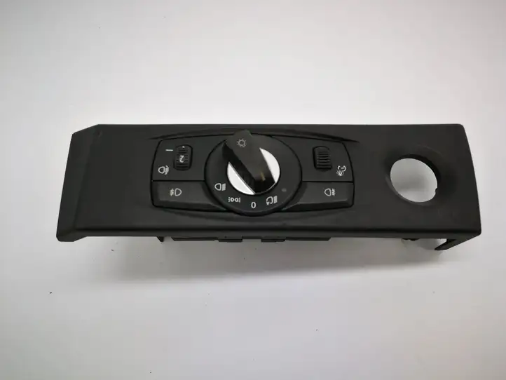 BMW 5 E60 E61 (2004 - 2010) 6988555 Включатель фонарей — фото 1