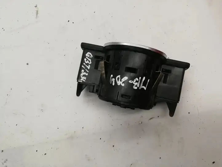 Mercedes-Benz C W204 (2007 - 2014) Включатель фонарей — фото 2