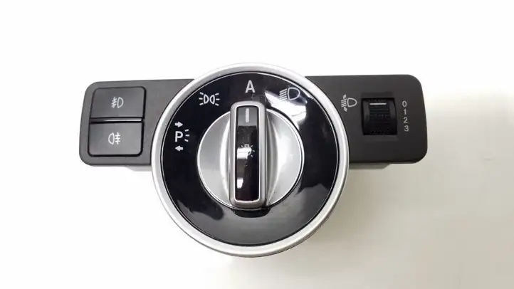 Mercedes-Benz C W204 (2007 - 2014) A2049058002 Включатель фонарей — фото 3