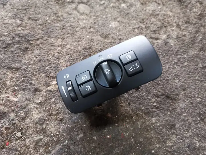 Volvo V70 (2007 - 2013) 30739434 Включатель фонарей — фото 1
