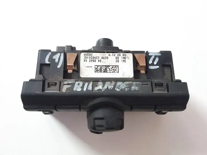 Land Rover Freelander 2 - LR2 (2010 - 2012) 6G9N13A024HE Включатель фонарей — фото 3