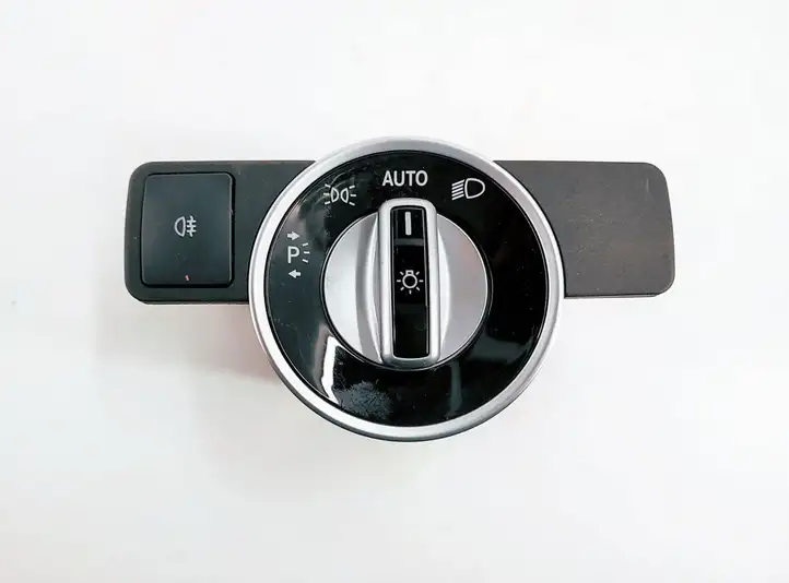 Mercedes-Benz A W176 (2012 - 2018) Включатель фонарей — фото 1