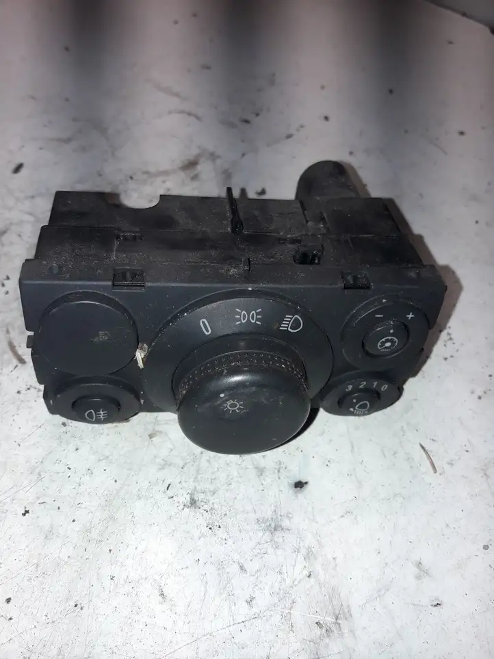 Opel Zafira B (2006 - 2008) 43305869 Включатель фонарей — фото 1