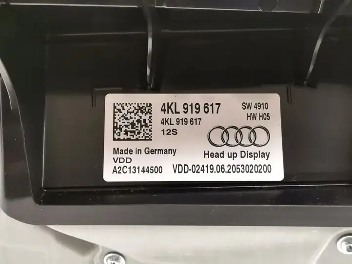 Audi e-tron (2018 - ) 4KL919617 Выдвижной дисплей — фото 4
