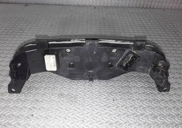 Fiat Punto (188) (1999 - 2010) Включатель аварийных фонарей — фото 3