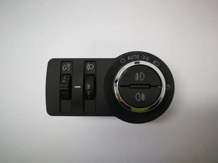 Opel Mokka (2012 - 2016) 95297440 Включатель фонарей — фото 1