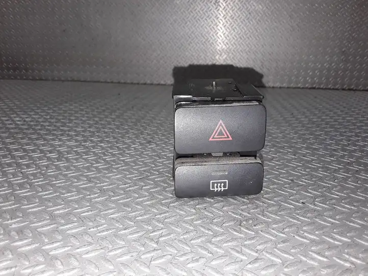 Toyota Corolla Verso E121 (2001 - 2004) 153644 Включатель аварийных фонарей — фото 1