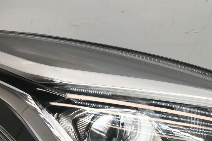 Ford Fiesta (2017 - )  H1BB13W029DE Передняя фара