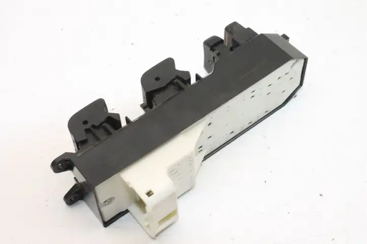 Toyota RAV 4 (XA40) (2012 - 2018) 192830 Кнопка стеклоподъемников — фото 3