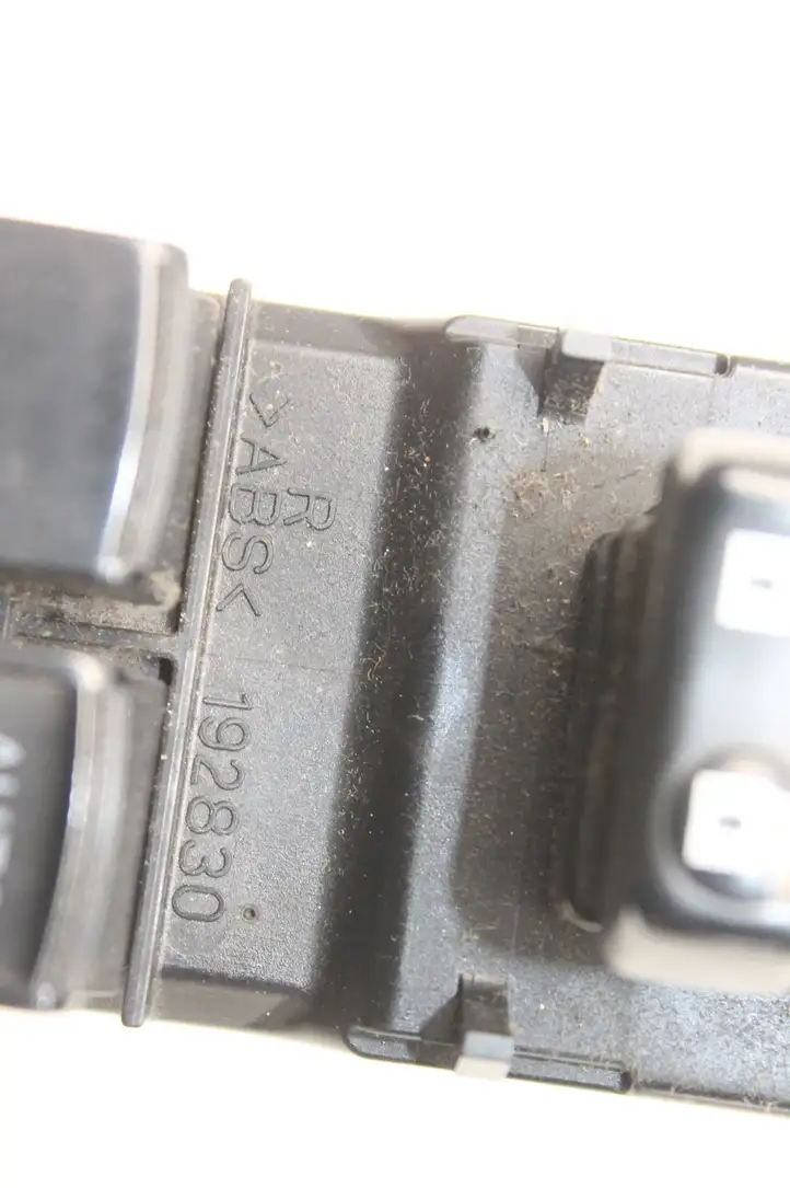 Toyota RAV 4 (XA40) (2012 - 2018) 192830 Кнопка стеклоподъемников — фото 5