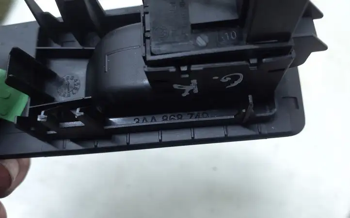 Volkswagen PASSAT B7 (2011 - 2014) 7L6959855D Кнопка стеклоподъемников — фото 3