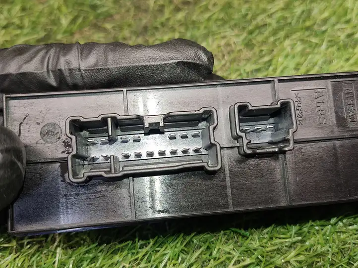 Nissan Pathfinder R52 (2013 - 2016) 254013KA2A Кнопка стеклоподъемников — фото 3