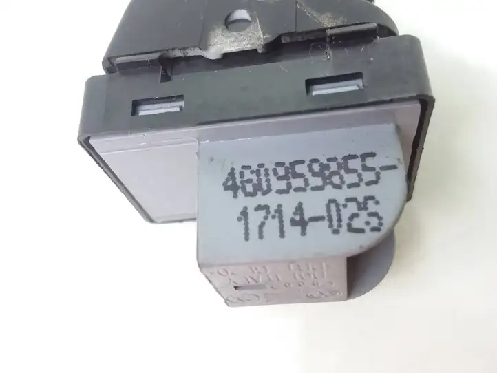 Audi A1 (2010 - 2014) 4g0959855 Кнопка стеклоподъемников — фото 3