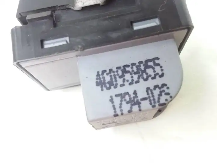Audi A1 (2010 - 2014) 4G0959855 Кнопка стеклоподъемников — фото 3
