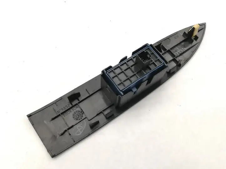 Toyota Auris E180 (2012 - 2018) 7427105040 Кнопка стеклоподъемников — фото 2