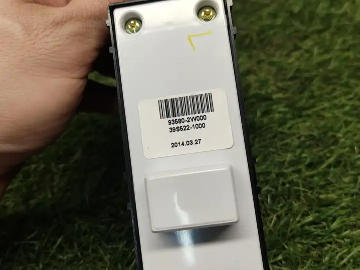 Hyundai Santa Fe (2012 - 2015) 935802W000 Кнопка стеклоподъемников — фото 2