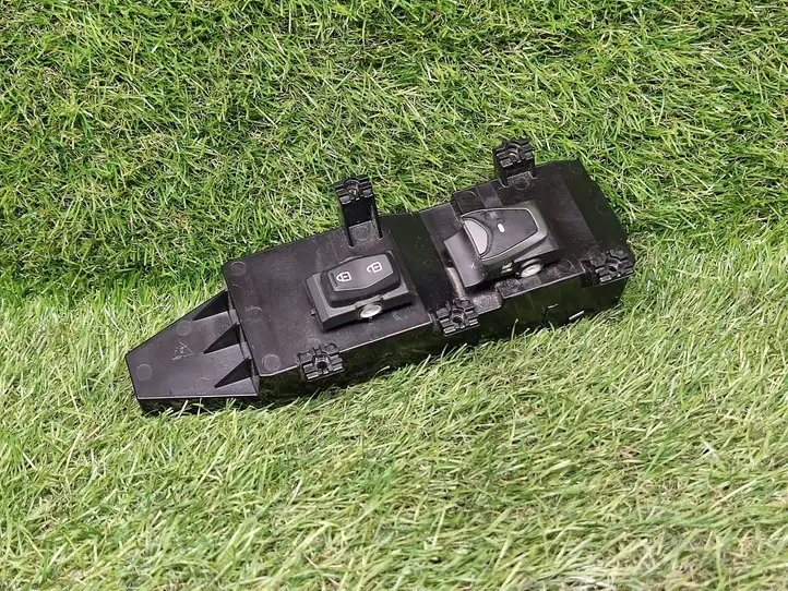 Hyundai Santa Fe (2012 - 2015) 935754Z000 Блок кнопок стеклоподъемников — фото 1