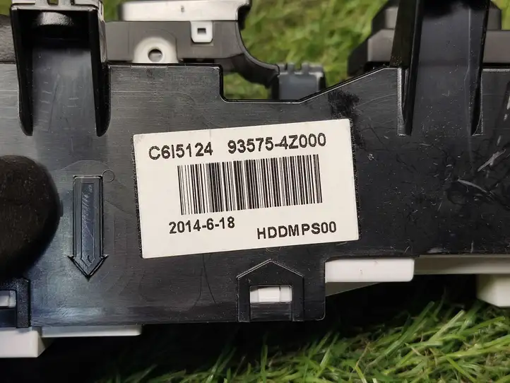 Hyundai Santa Fe (2012 - 2015) 935754Z000 Блок кнопок стеклоподъемников — фото 2