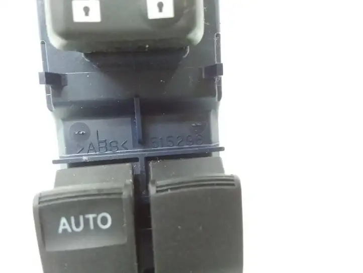 Toyota Corolla E140 E150 (2007 - 2013) 515296 Кнопка стеклоподъемников — фото 3