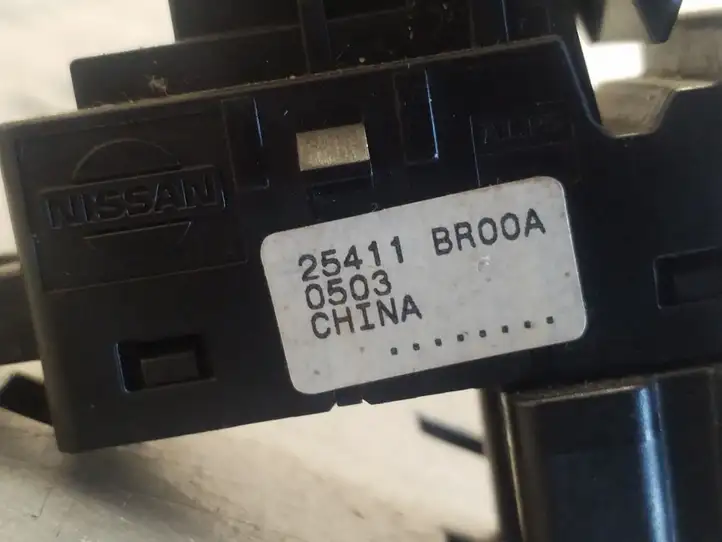 Nissan Qashqai (2010 - 2013) 25411BR00A Кнопка стеклоподъемников — фото 2