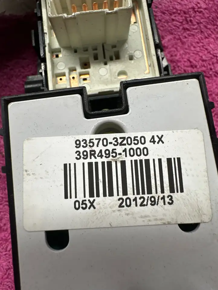 Hyundai i40 (2011 - ) 935703Z050 Блок кнопок стеклоподъемников — фото 3