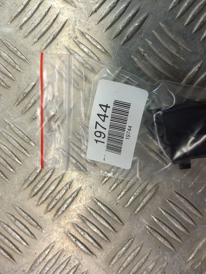 BMW X3 F25 (2010 - 2017) 9208106 Кнопка стеклоподъемников — фото 2