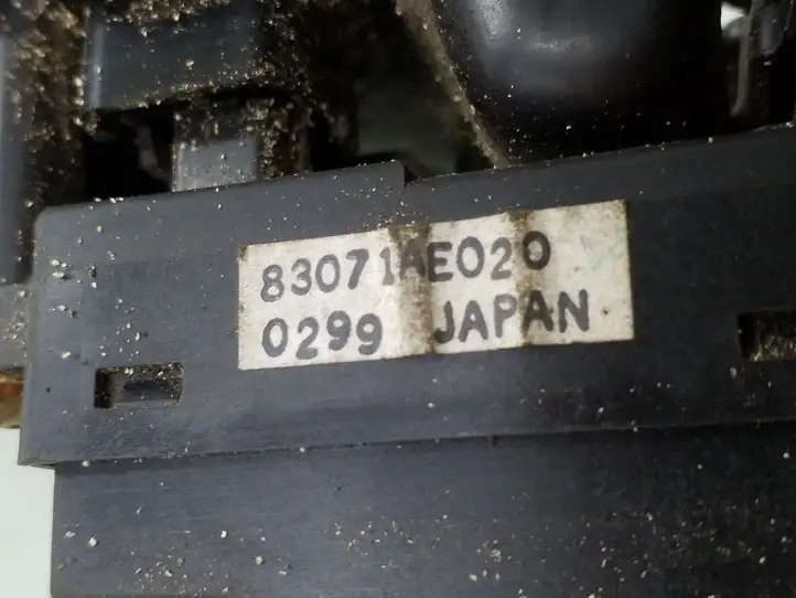 Subaru Outback (1998 - 2003) 83071AE020 Кнопка стеклоподъемников — фото 4