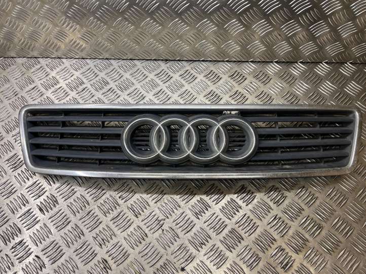 4B0853651A Audi A6 S6 C5 4B Grotelės priekinės