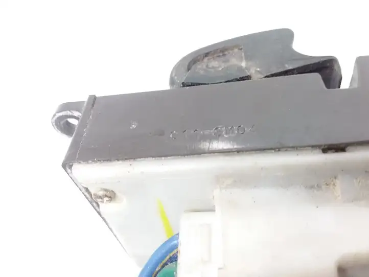 Toyota Yaris (1999 - 2003) 0113M04 Блок кнопок стеклоподъемников — фото 2