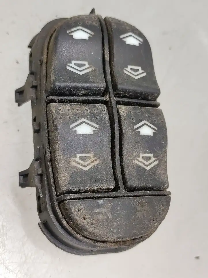 Ford Focus (1998 - 2004) 98AB14A132DE Кнопка стеклоподъемников — фото 1