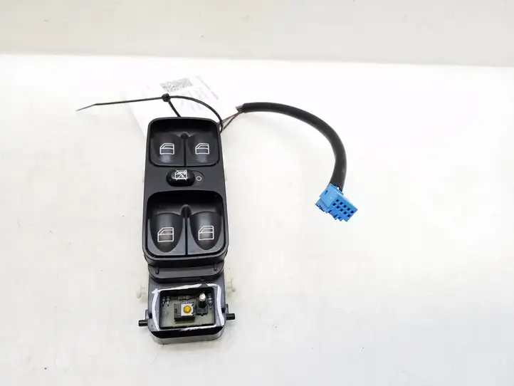 Mercedes-Benz C W203 (2000 - 2007) A2038210679 Блок кнопок стеклоподъемников — фото 1